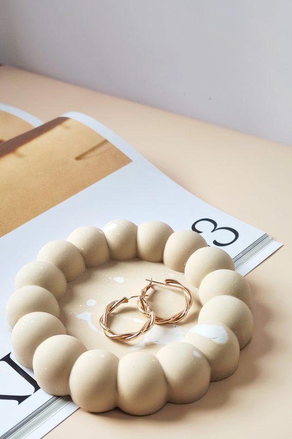 cream dotted jewellery tray