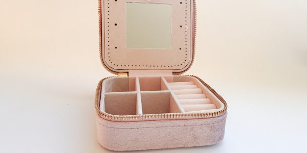 jewelry box nude